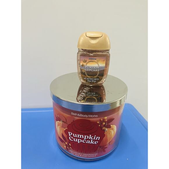 Bath & Body Works PUMPKIN CUPCAKE 3-WICK & Pocketbac CANDLE - Picture 1 of 3